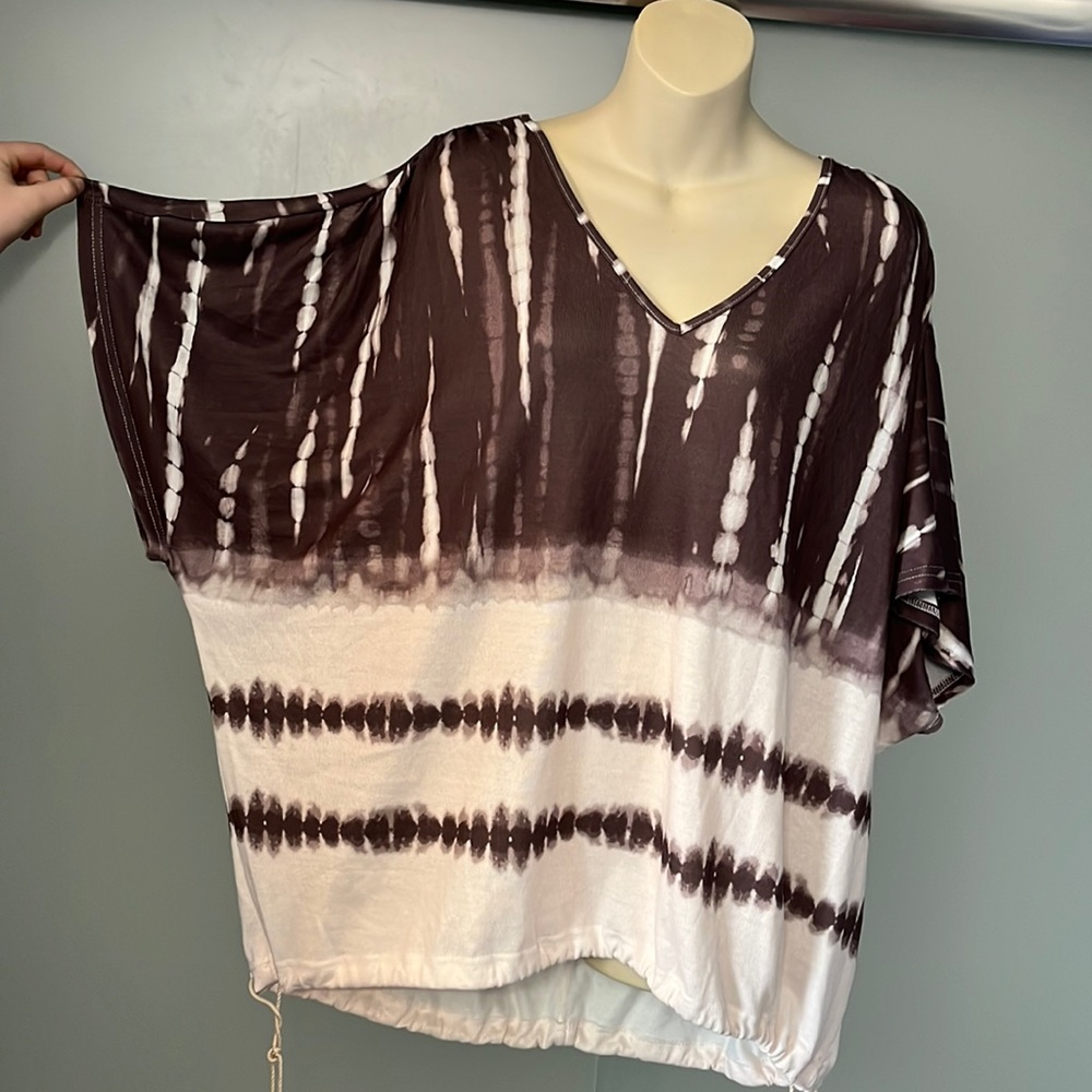 V neck top - Picture 4 of 9